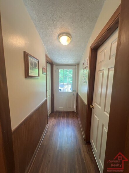 Building Photo - 419 Oriole Dr