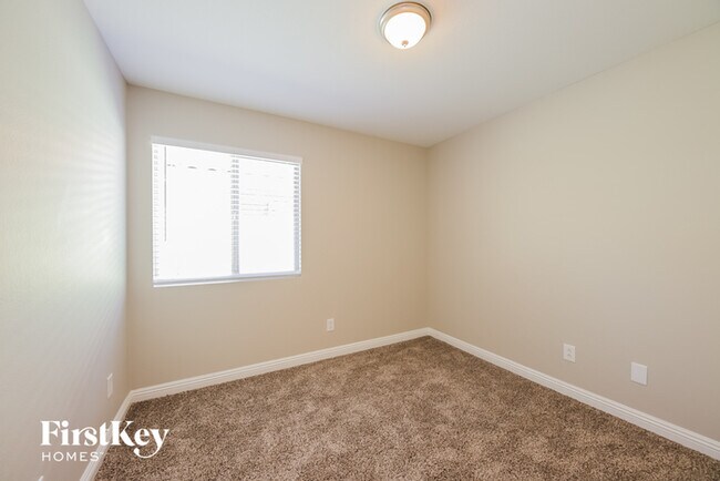 Building Photo - 4146 W Columbine Dr