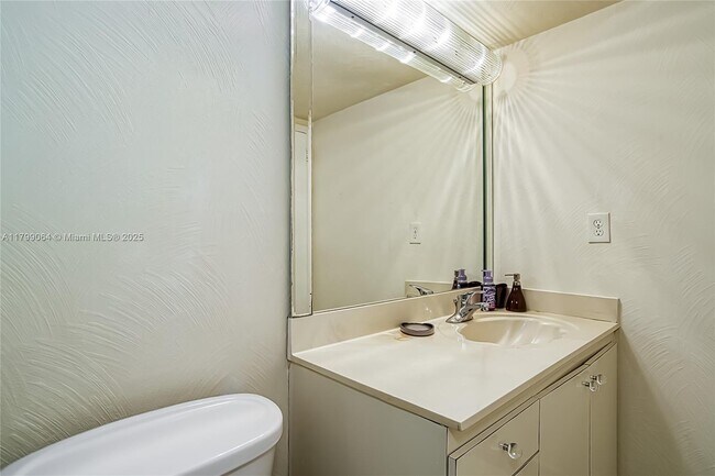 Building Photo - 2030 S Ocean Dr
