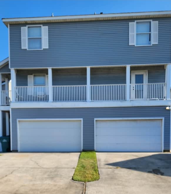 Building Photo - 870 Marina Dr