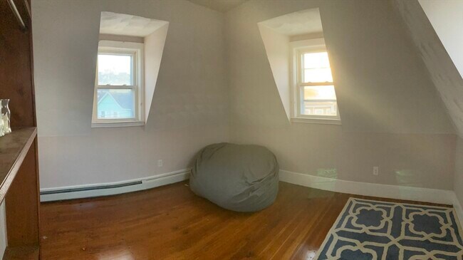 Building Photo - 4 Charles St