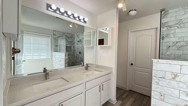 Building Photo - 6423 Grand Hickory Dr