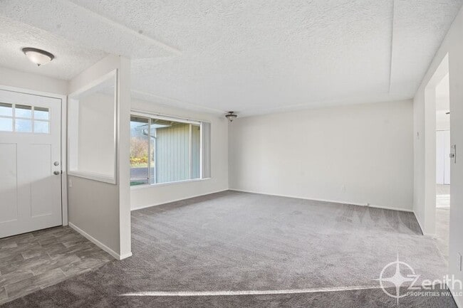 Building Photo - 11907 NE 4th St