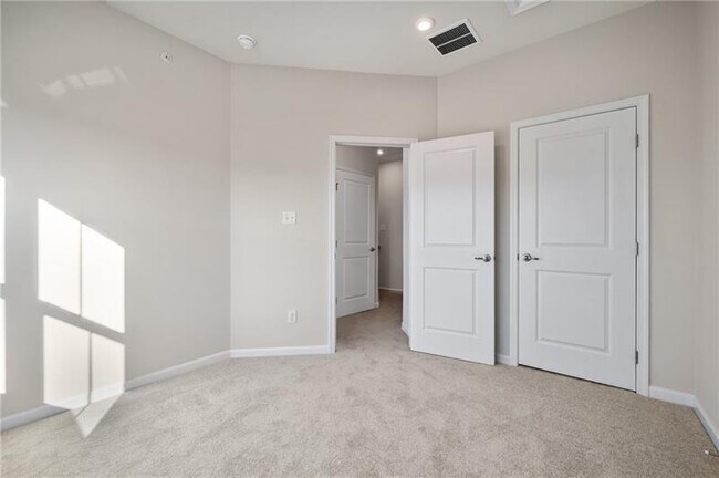 Building Photo - 204 Scenic Dr