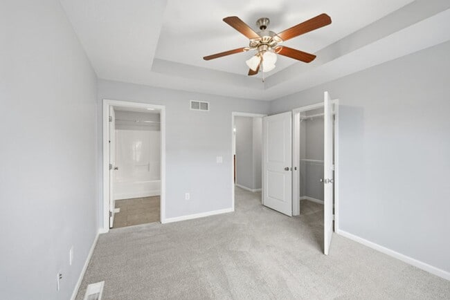 Building Photo - GREAT LOCATION!! 3 Bedroom, 2.5 Bathroom Townhome in West Des Moines!