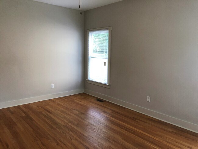 Building Photo - PRE-LEASING FOR AUGUST 2026!