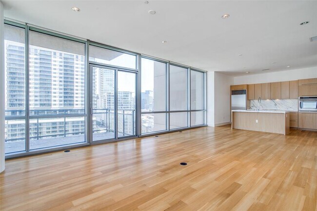 Building Photo - 2200 Victory Ave