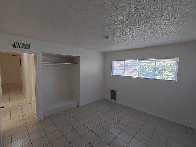 Building Photo - Spacious 3-Bedroom Home