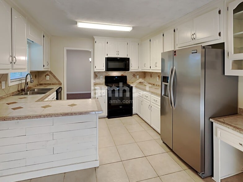 Building Photo - 1017 Queensbury Run