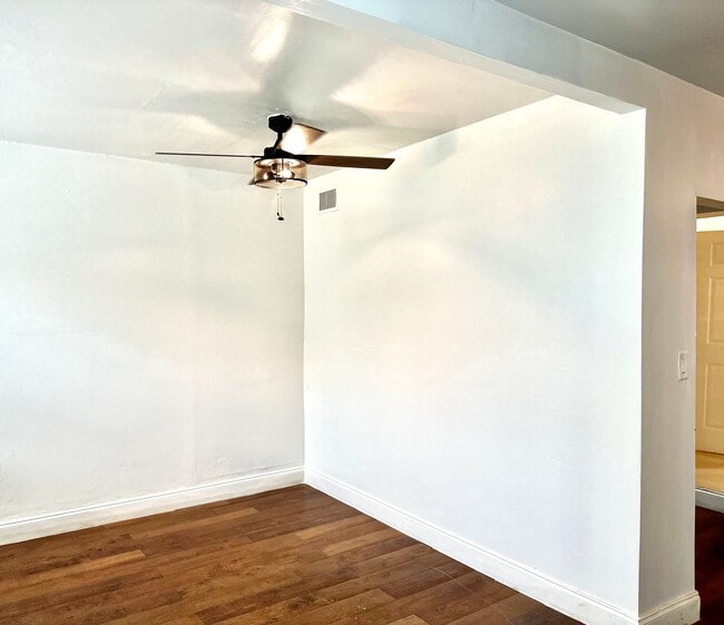 Building Photo - Huge 3 Bed House For Rent