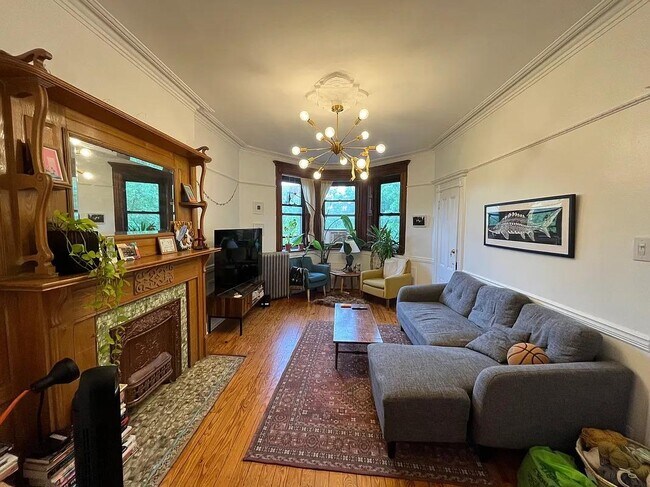 Primary Photo - 411A Hancock St