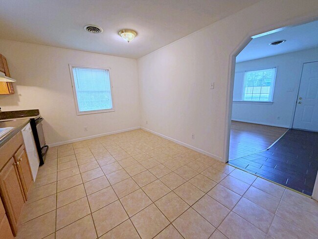 Building Photo - 9625 Shiloh Dr