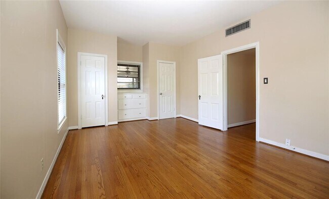 Building Photo - 2301 Sunset Blvd