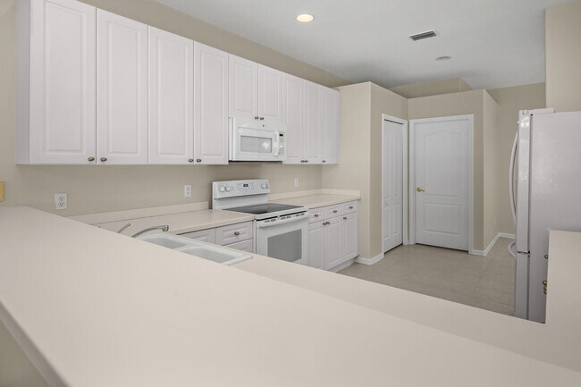 Building Photo - 2056 Crestview Way