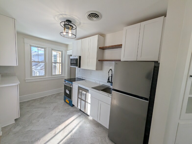 Building Photo - 2226 Windsor Ave SW