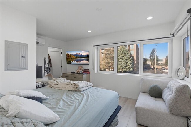 Building Photo - 1025 N Harlem Ave