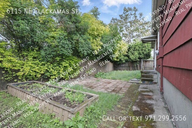Building Photo - 6115 NE Clackamas St