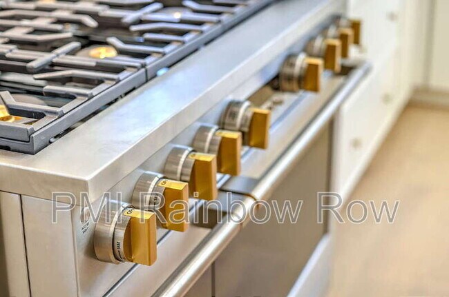 Building Photo - 755 Adluh St