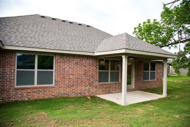 Building Photo - Beautiful Home in Bentonville