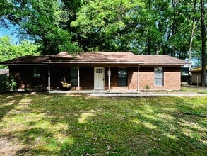 Building Photo - 2 Palmer Dr