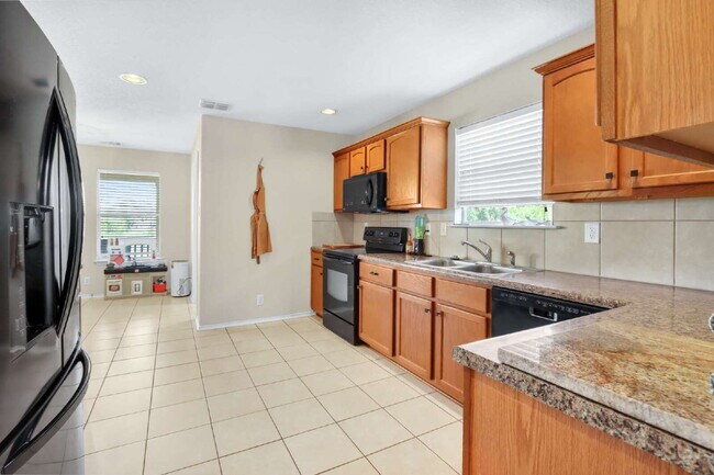 Building Photo - "Charming 3-Bedroom Home with ONE MONTH FREE!*"