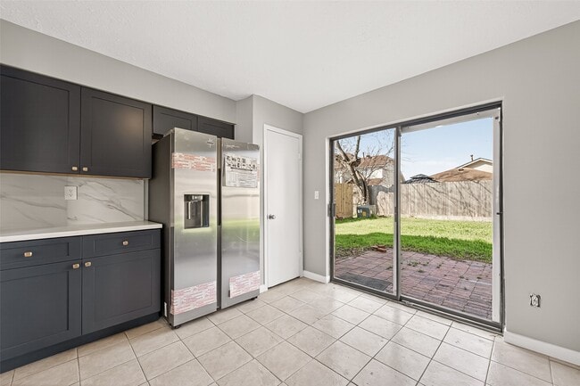 Building Photo - 10707 Staghill Dr