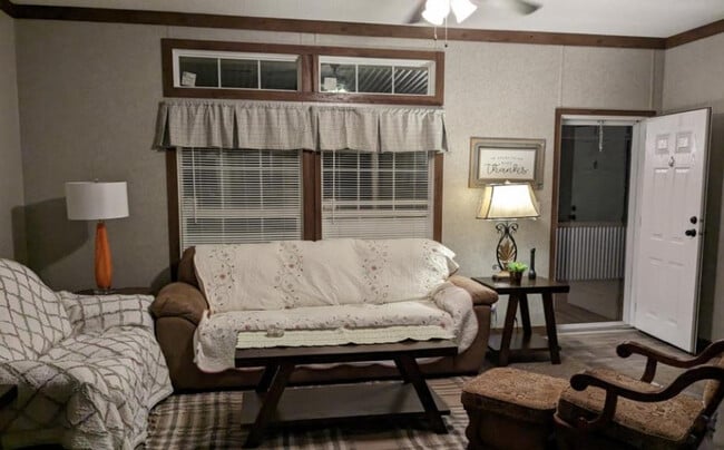 Building Photo - 1208 County Rd 315