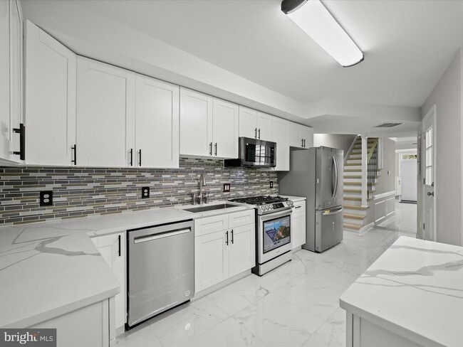 Building Photo - 1015 S Kenwood Ave