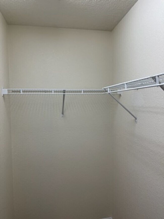 Building Photo - 3 bedroom 2.5 bathroom Townhome