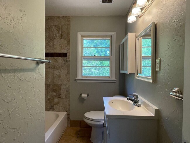 Building Photo - Beautiful Home with Granite and Hardwood!-...