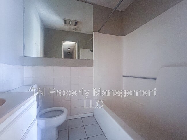Building Photo - 202 Rue Basin