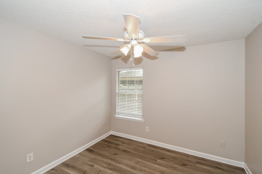 Building Photo - 416 S 13th Terrace