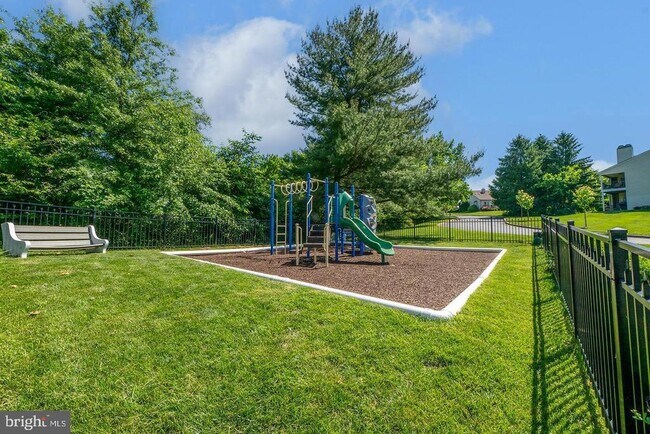 Building Photo - 305 Westridge Cir