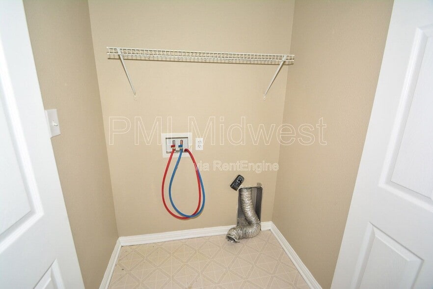 Building Photo - 1994 Falcon Ct