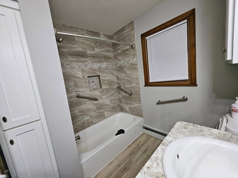 Building Photo - 11260 Fernbrook Ln N