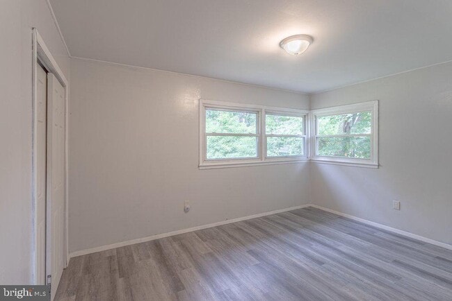 Building Photo - 9 Bloomfield Ln