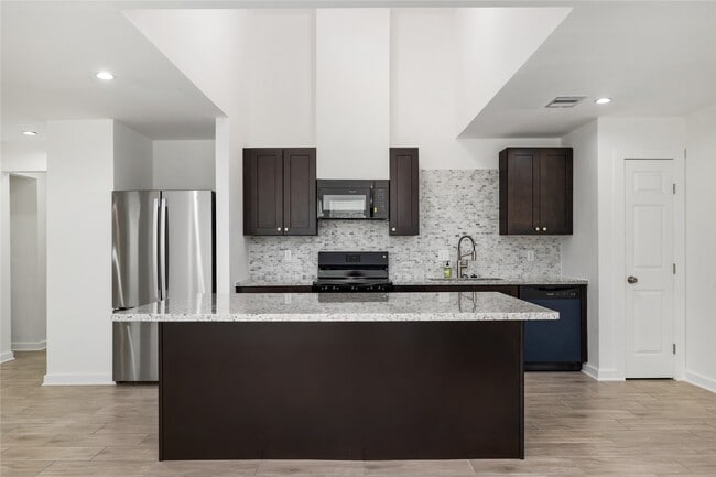 Building Photo - 6004 Bois D Arc St