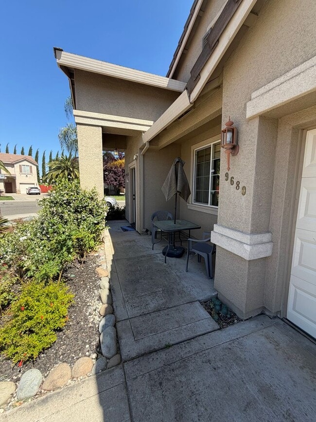 Building Photo - 3 bedroom + office | 2 bathroom | Single family home