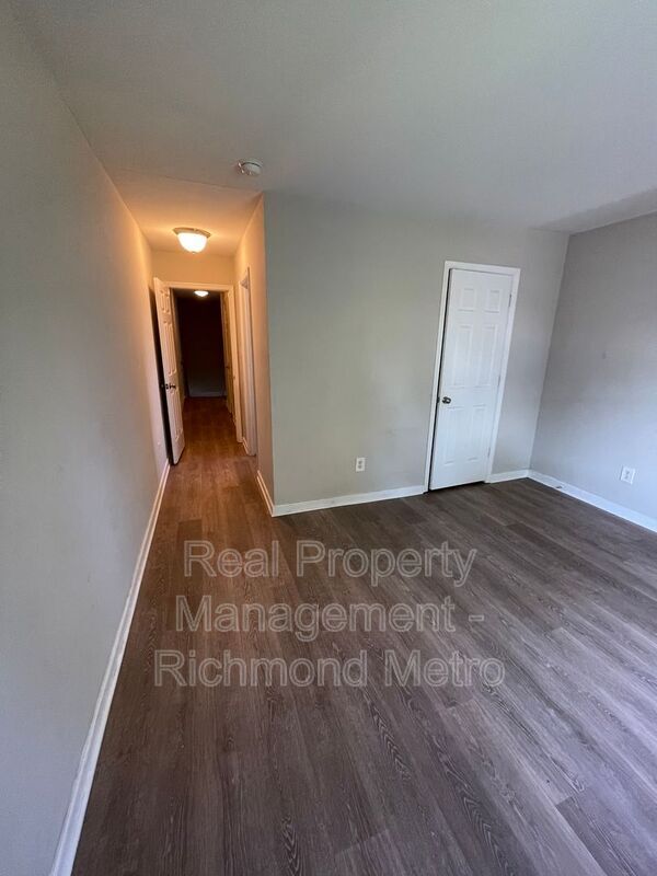 Building Photo - 1802 Parkwood Ave