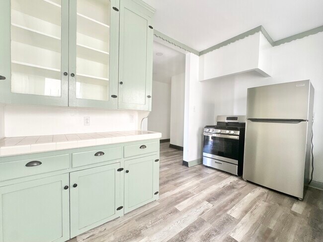 Building Photo - 1329 2nd Ave