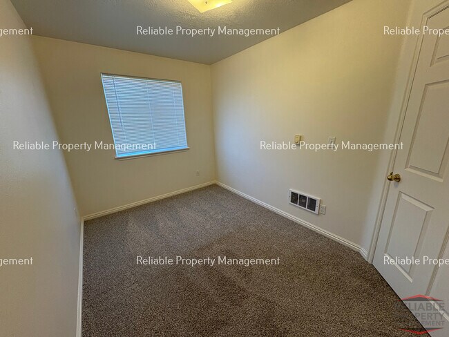 Building Photo - 3723 Deloy Dr