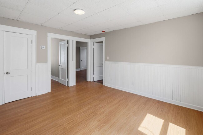 Building Photo - 387 Grove St