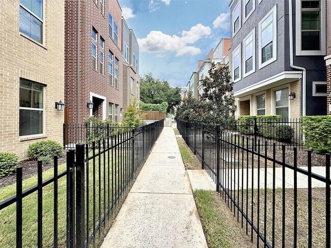 Building Photo - 1367 Branchwood Pl