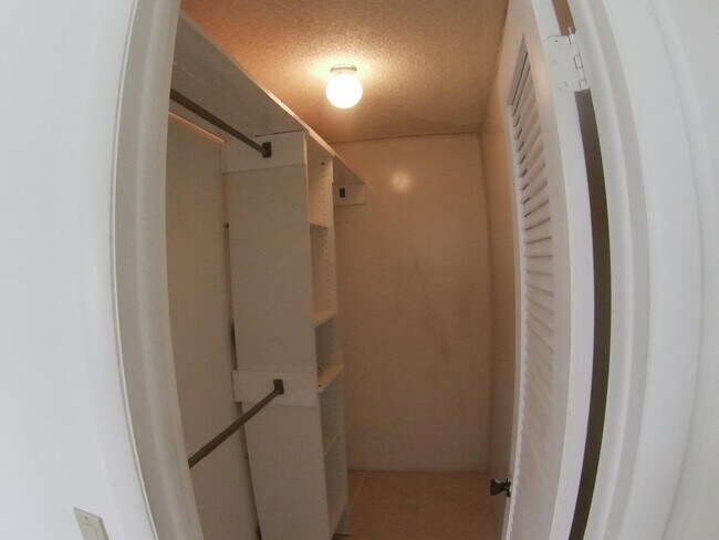 Building Photo - 556 Capri L