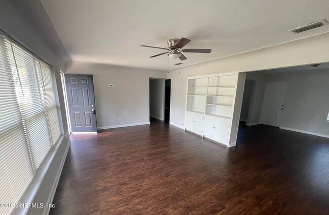 Building Photo - 5824 Yellow Pine Dr