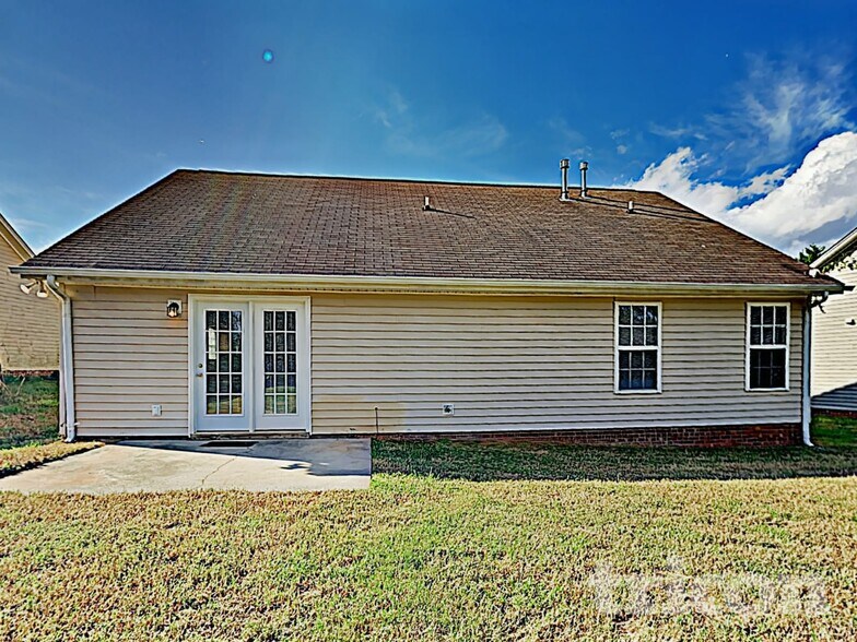 Building Photo - 5118 Cross St
