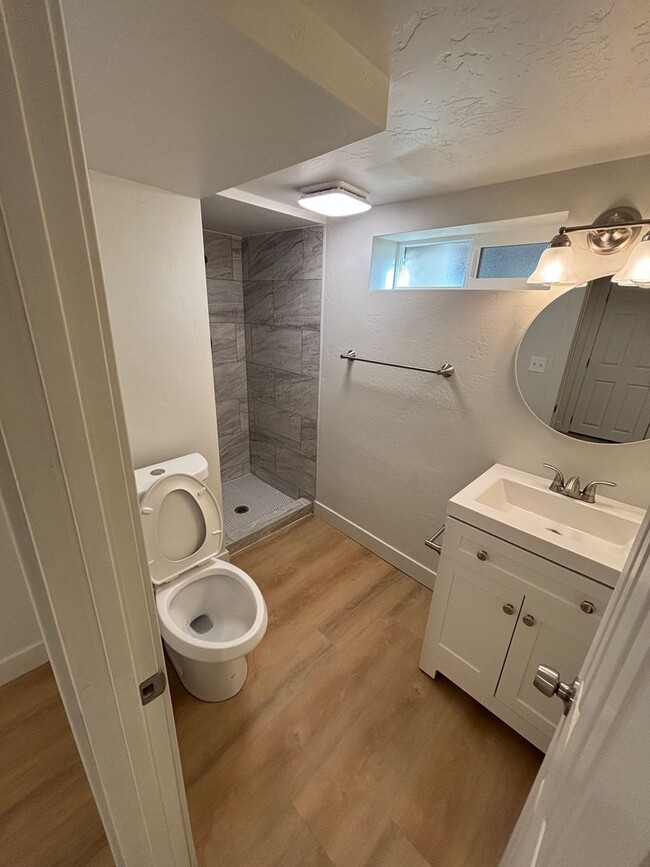 Primary Photo - 104 12th St