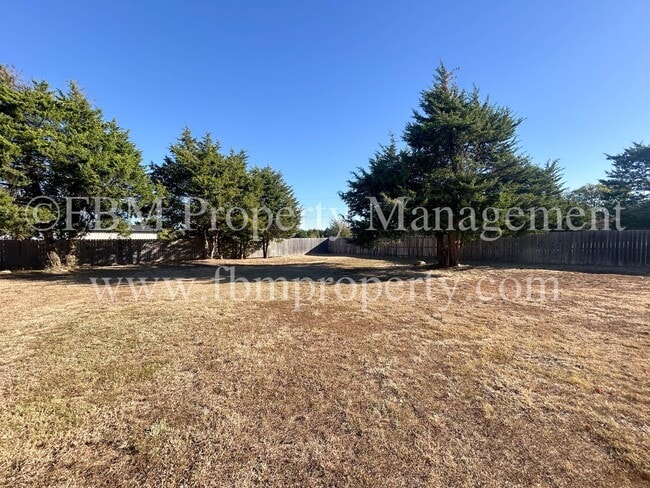 Building Photo - 1904 Uhl Rd