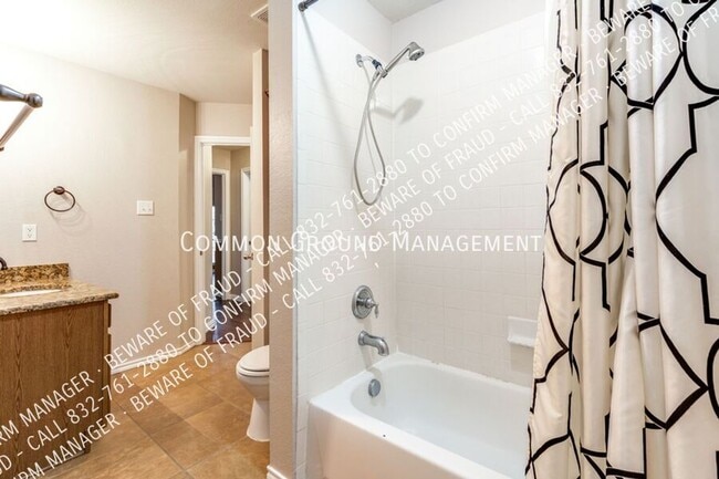 Building Photo - 815 Hickory St