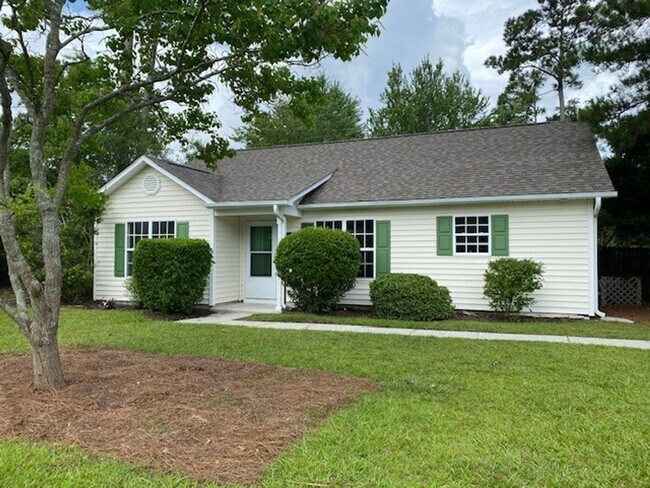 Building Photo - Welcome to this charming 3-bedroom, 2-bathroom home located in the vibrant city of Wilmington, NC.